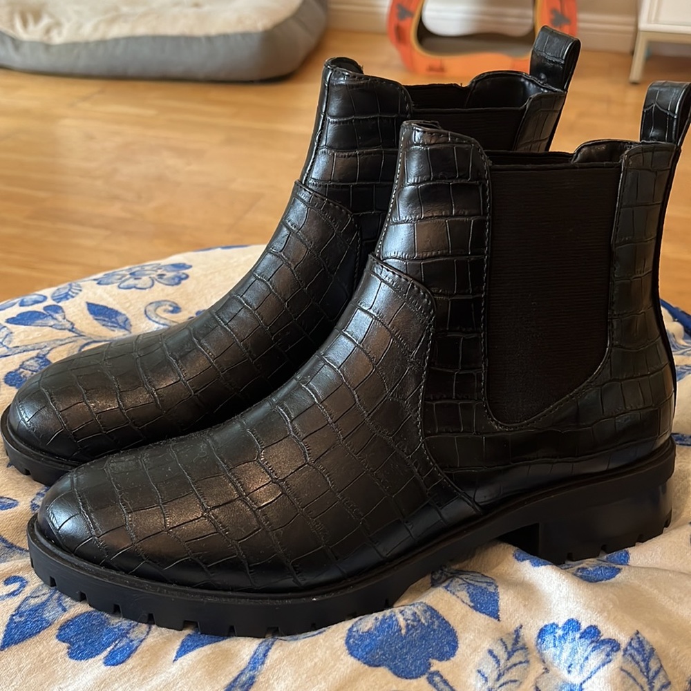 Aldo Chelsea boots brand new perfect boot for all weather conditions